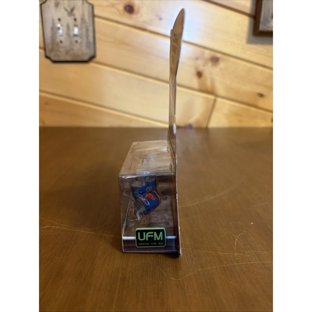 DISNEY PIXAR CARS TOON MATOR WITIH OIL CANS